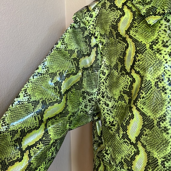 NOIZE Neon Lime Maya Faux SnakeskinTrench Coat NWT - Picture 3 of 15